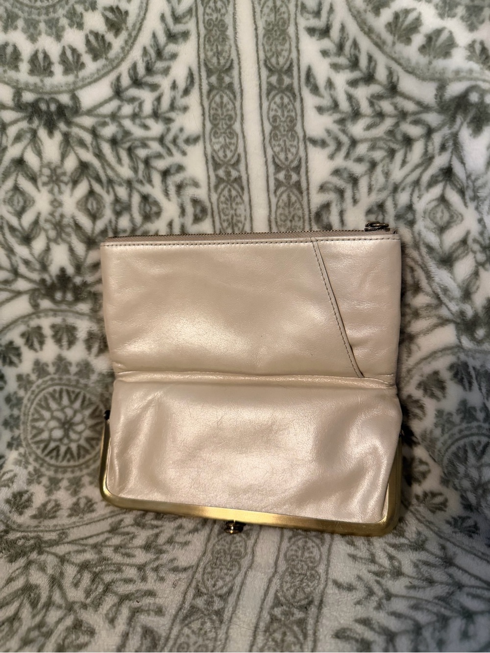 Hobo International Pearl Ivory Leather Frame Clutch/Wallet - Picture 4 of 8